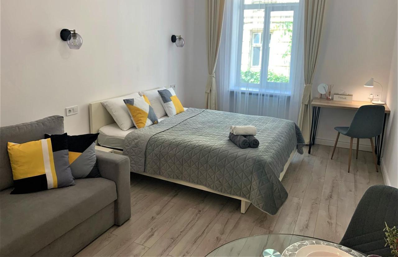 Iris Apartment On Popovich Lviv Exterior photo
