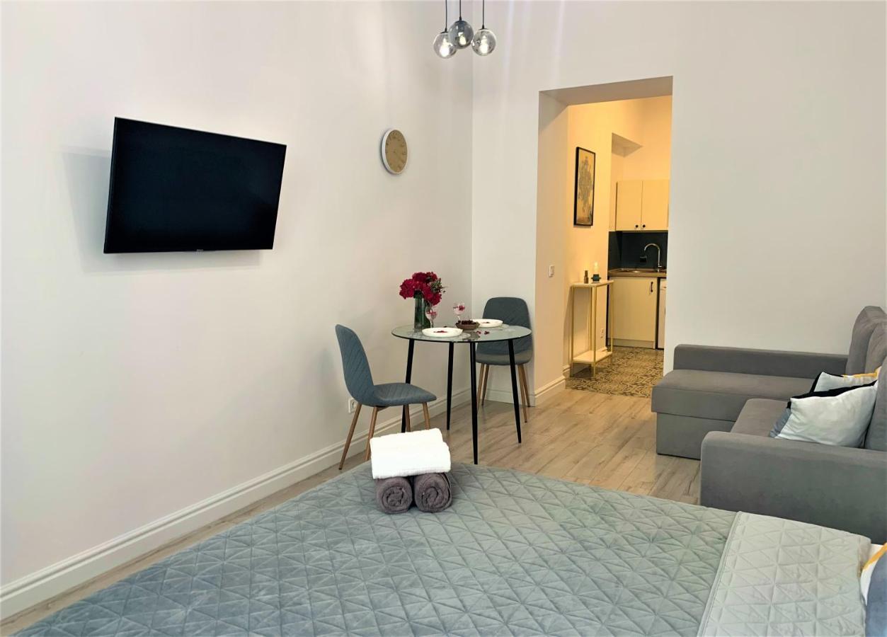 Iris Apartment On Popovich Lviv Exterior photo