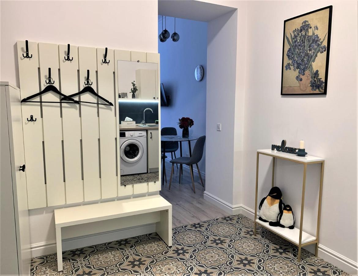 Iris Apartment On Popovich Lviv Exterior photo